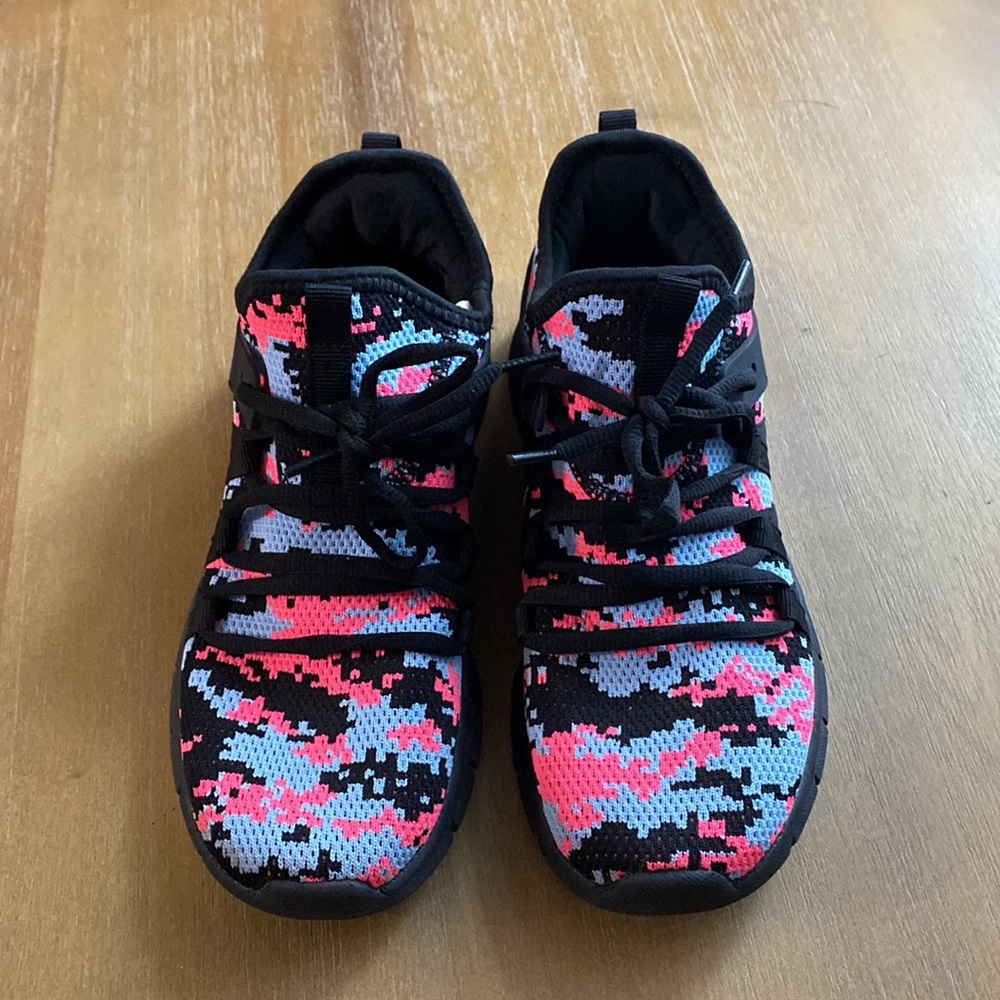 Lightweight Mesh Running Shoes - image 2